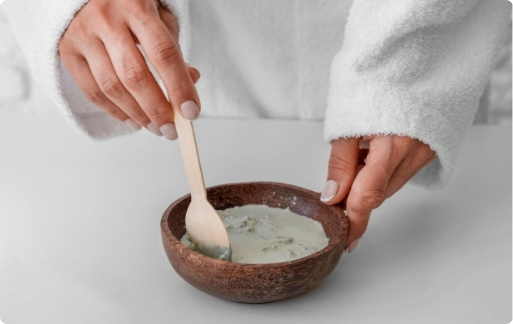 Kā piedeva māla sejas maskām