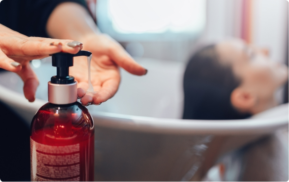 Kā piedeva šampūnam taukainai galvas ādai